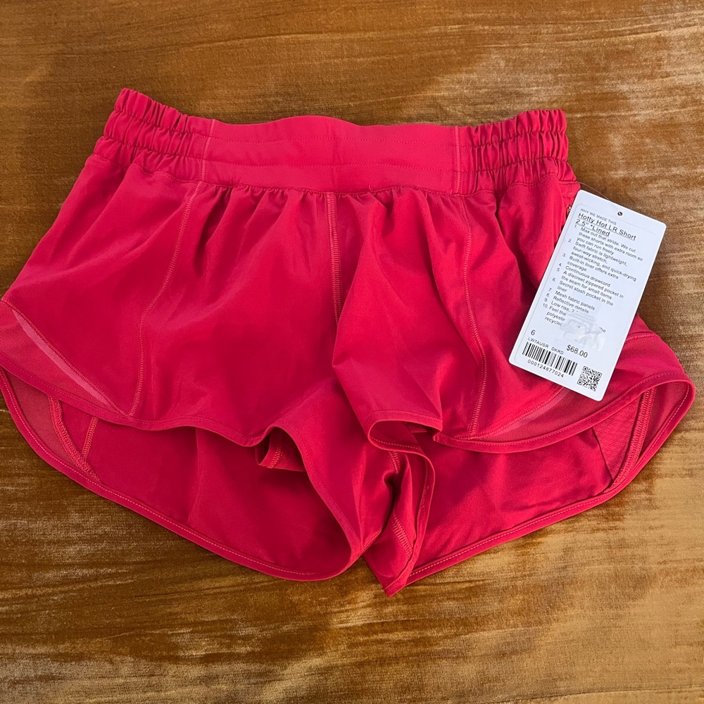 Lululemon Hotty Hot Low-Rise Lined Short 2.5"